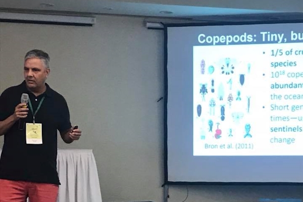 Hans Dam presenting research on copepods